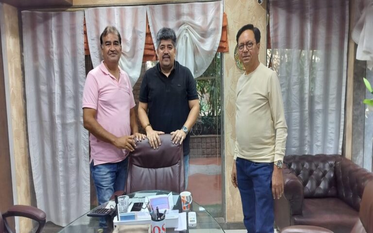 Meeting with Ar. Vikas Achalkar in his office at FC road.